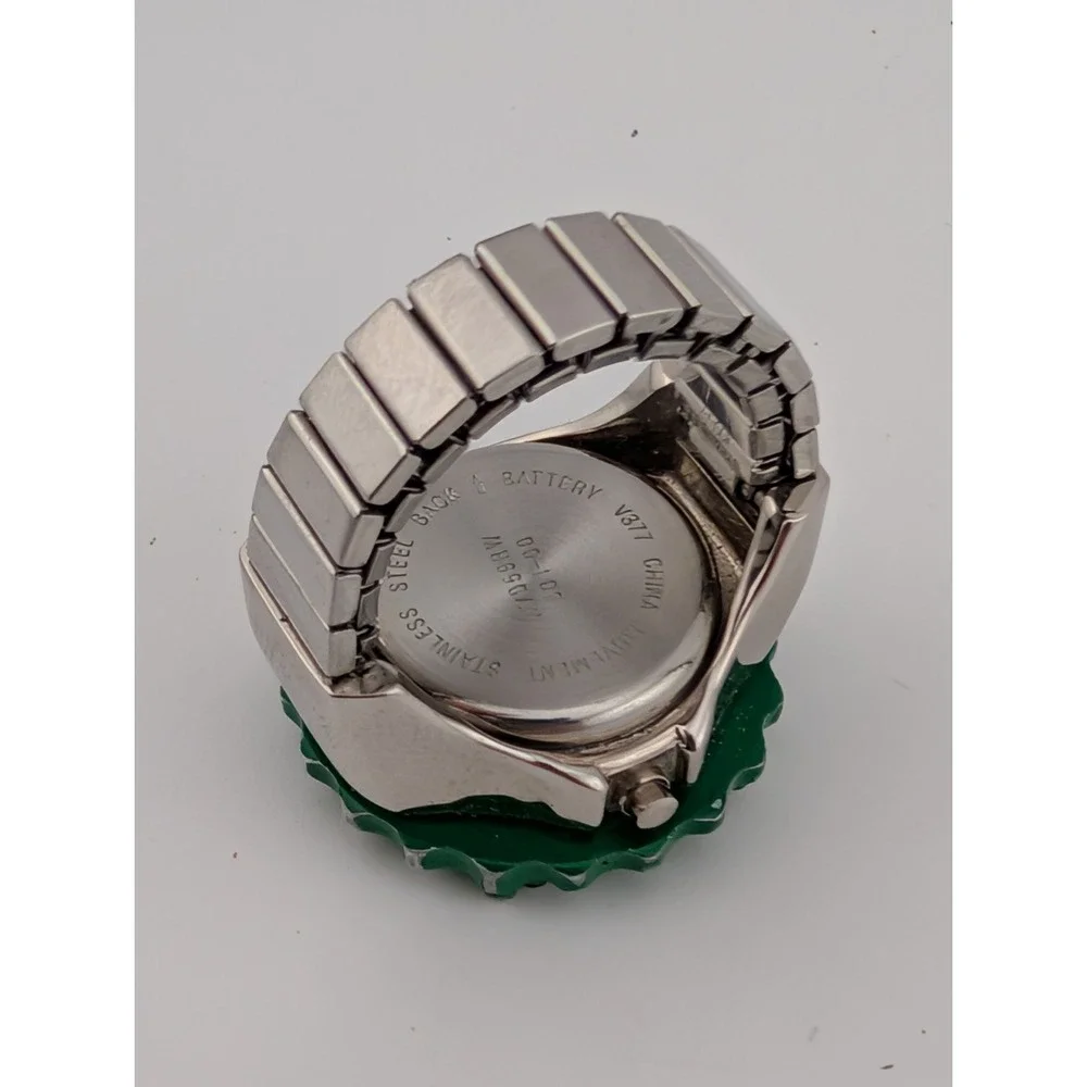 Vintage Avon‎ Christmas Wreath Digital Ring Watch- New Battery